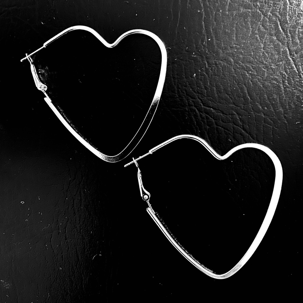 💗 Silver Heart Hoop Earrings NEW
